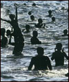 نجات جان ۶۶۳ نفر از غرق‌شدگی در دریا